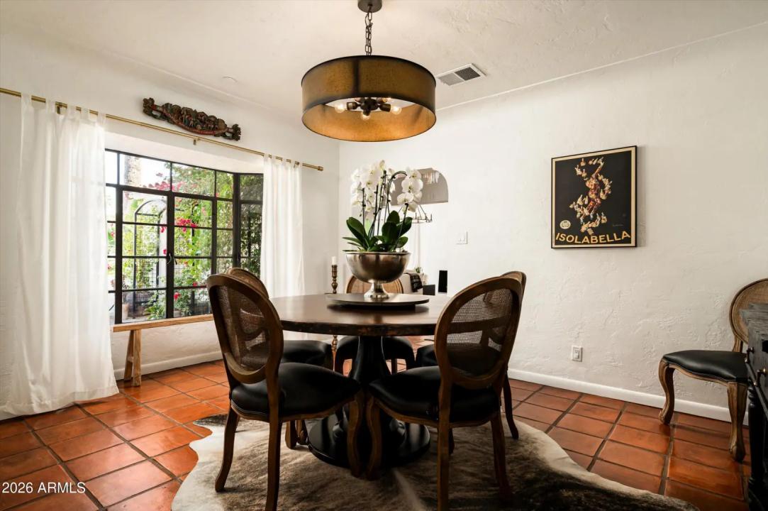 Real Estate Picture 15