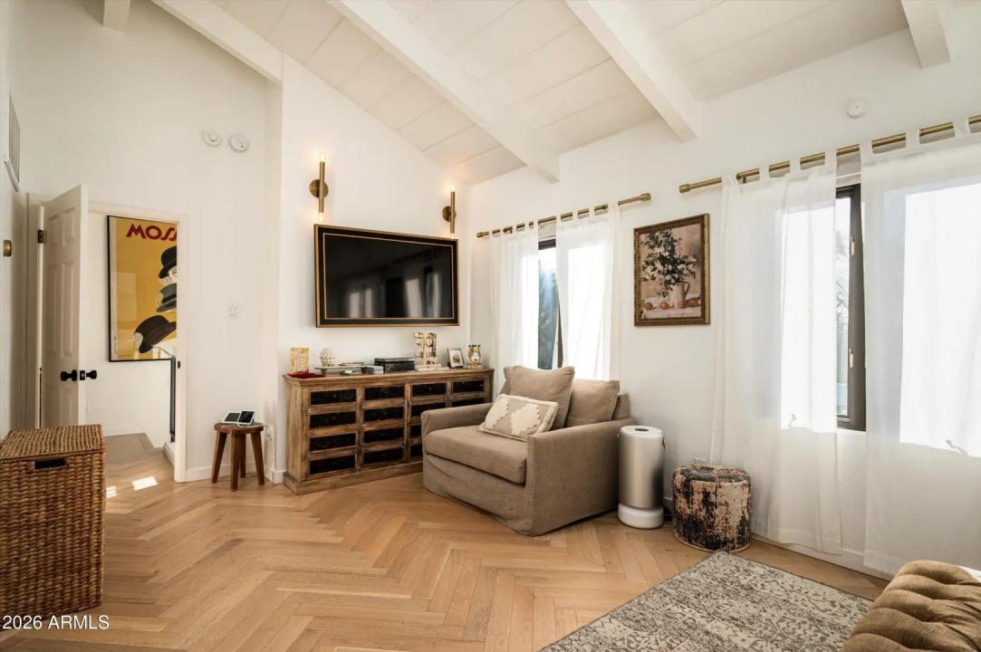 Real Estate Picture 25