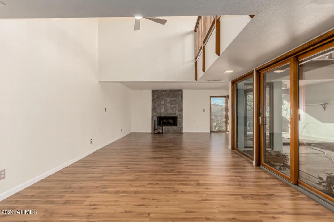 Real Estate Picture 12