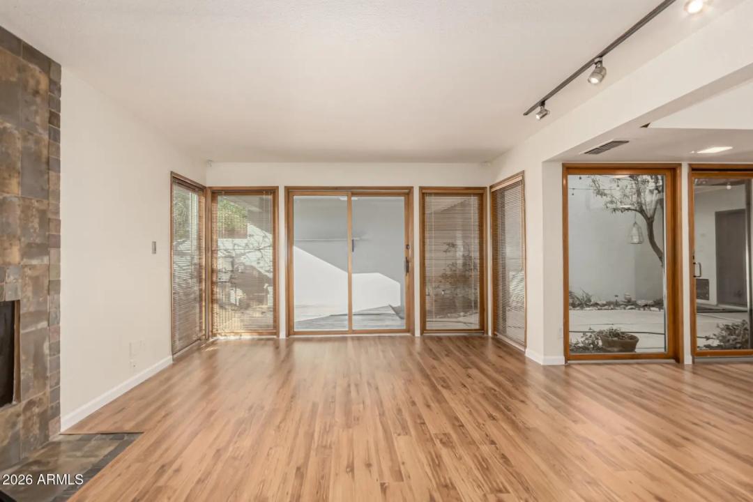 Real Estate Picture 15