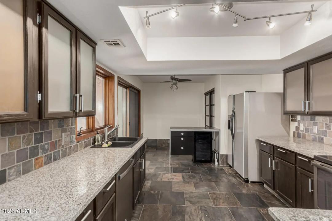 Real Estate Picture 17