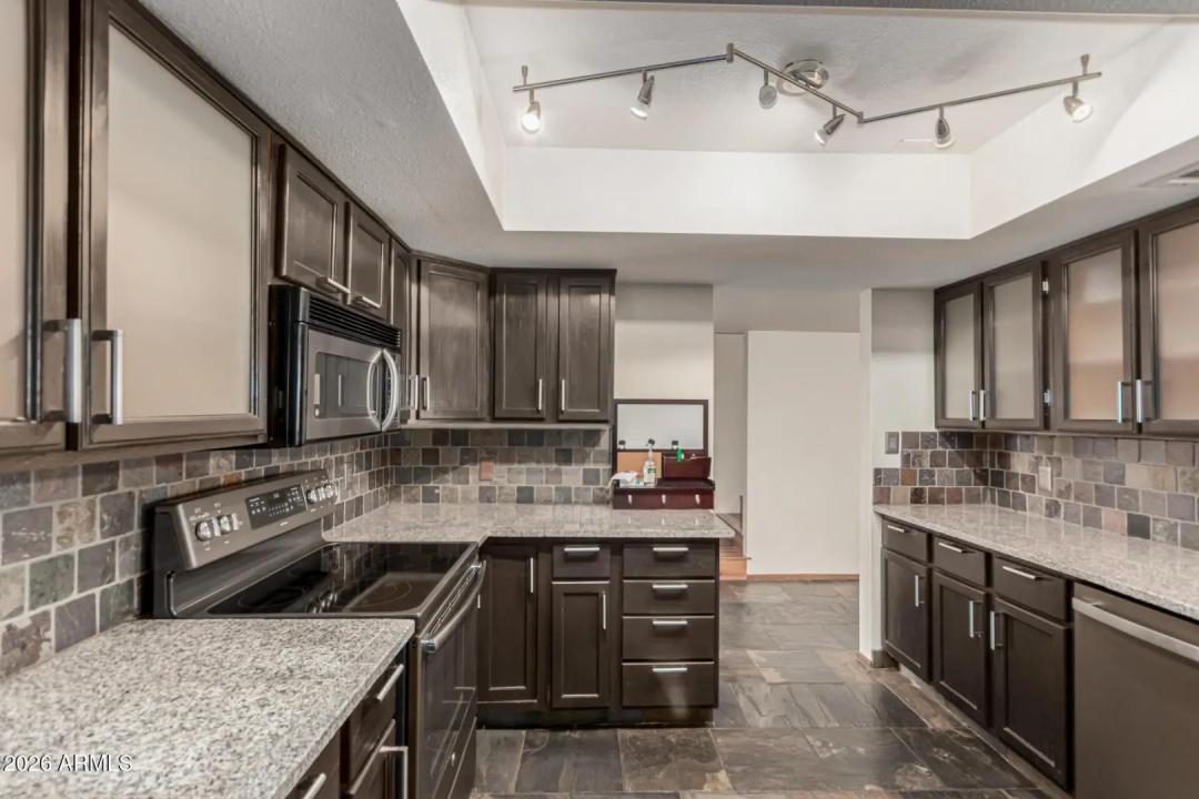 Real Estate Picture 18