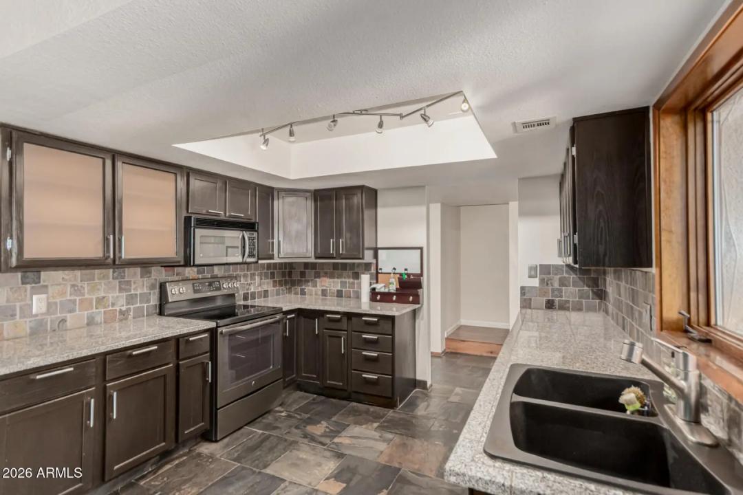 Real Estate Picture 19