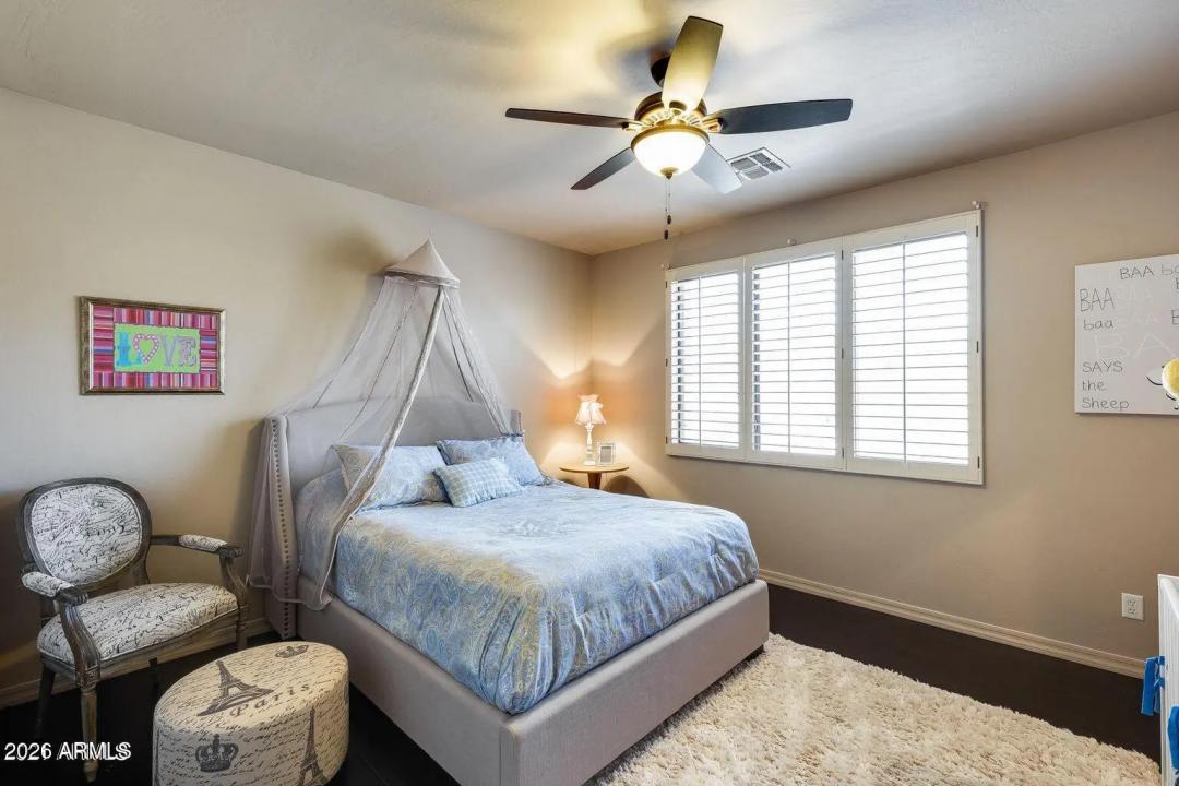 Real Estate Picture 24