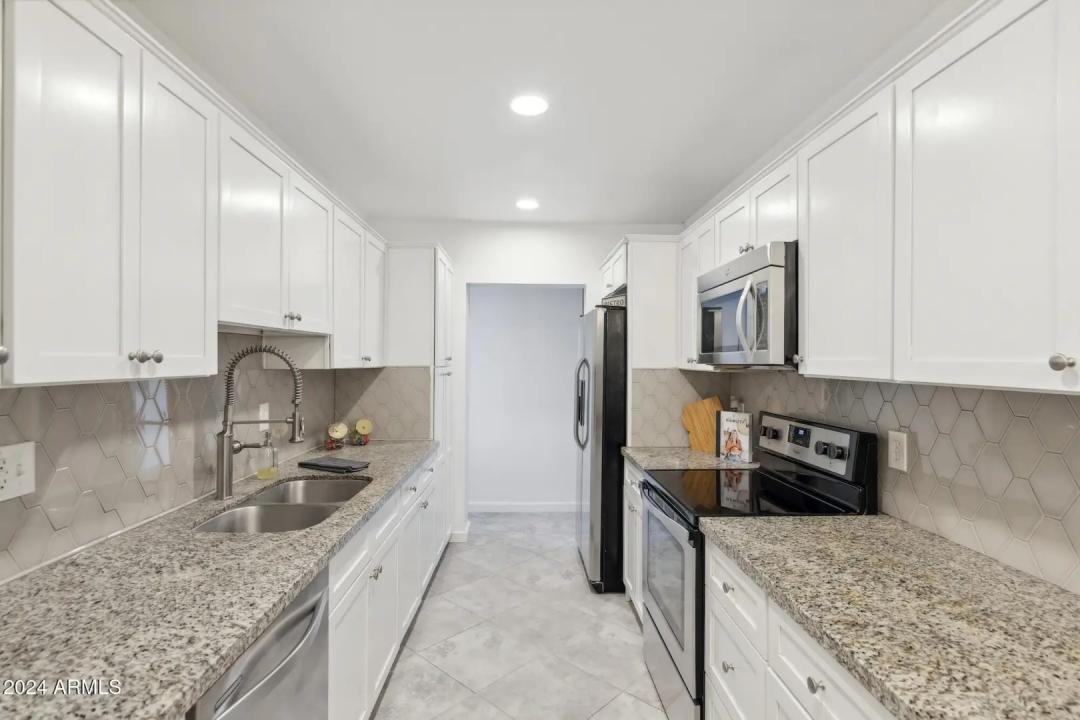 Real Estate Picture 9