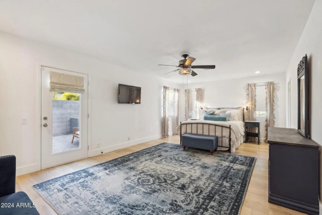 Real Estate Picture 23