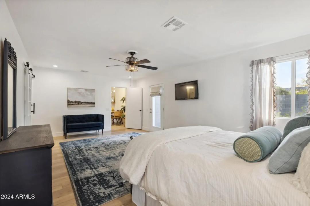 Real Estate Picture 24