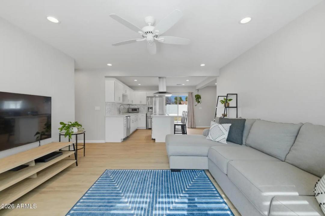 Real Estate Picture 3