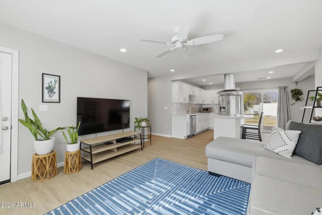 Real Estate Picture 4