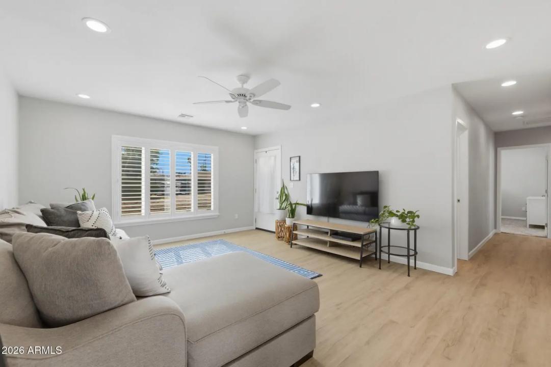 Real Estate Picture 5