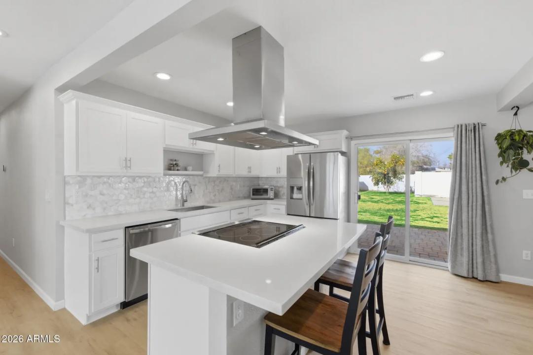 Real Estate Picture 8