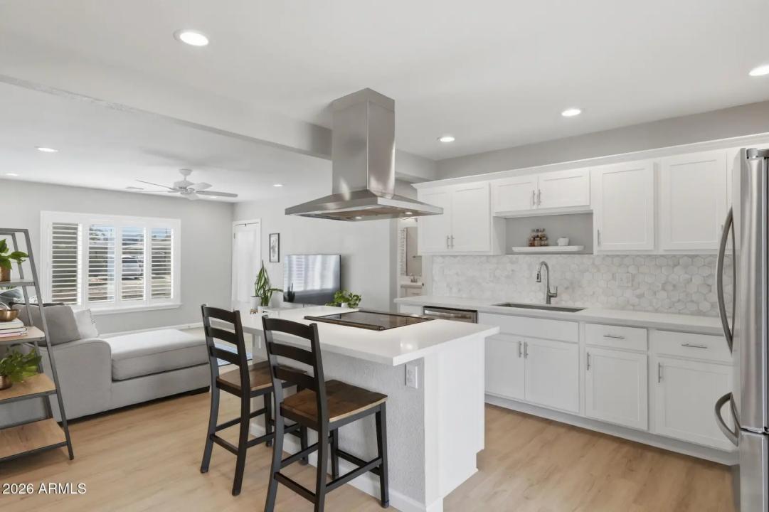 Real Estate Picture 9