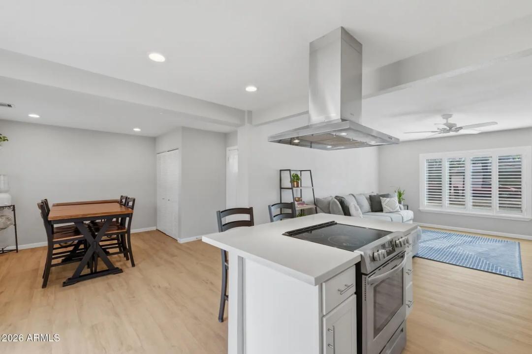 Real Estate Picture 11