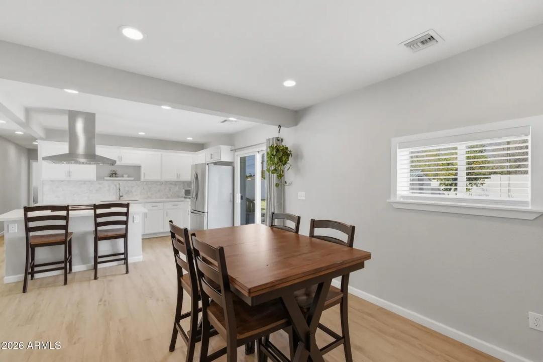 Real Estate Picture 14