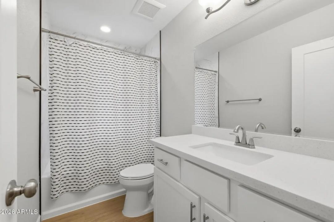 Real Estate Picture 26