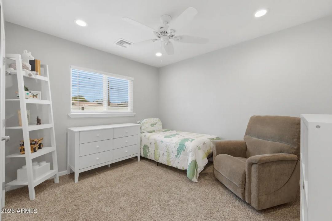 Real Estate Picture 23