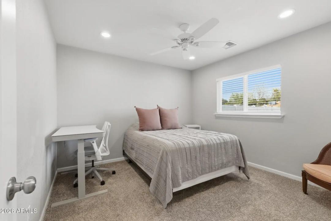 Real Estate Picture 24