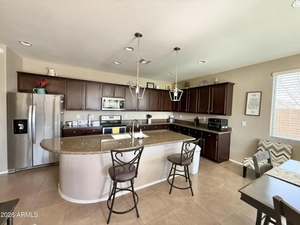 Real Estate Picture 14