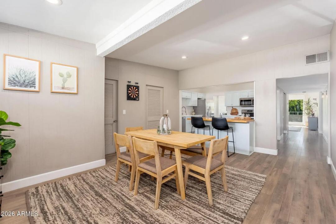 Real Estate Picture 3