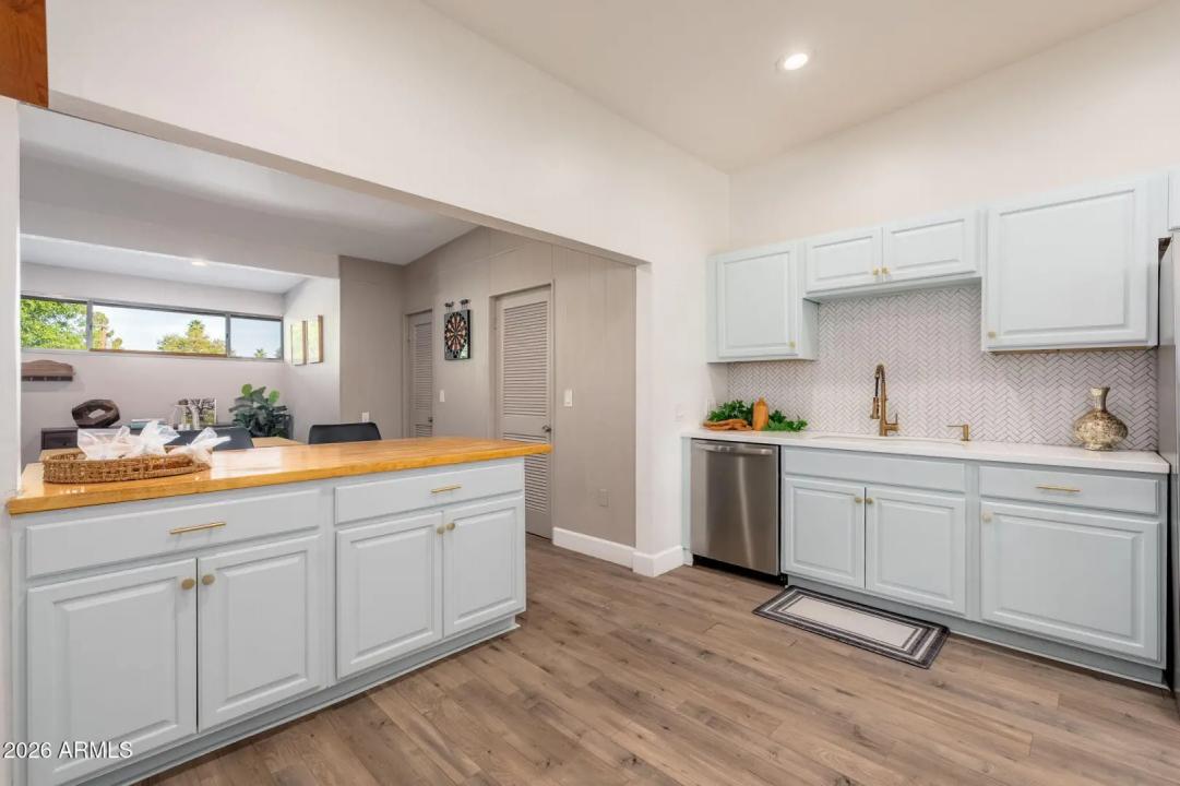 Real Estate Picture 15