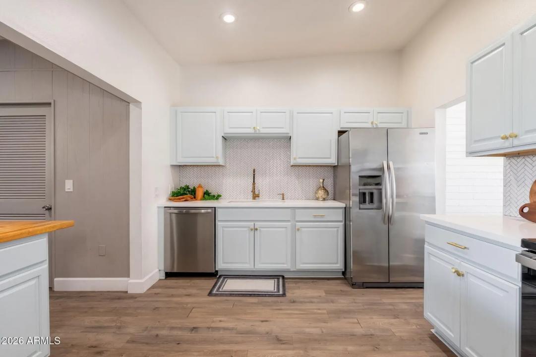 Real Estate Picture 16