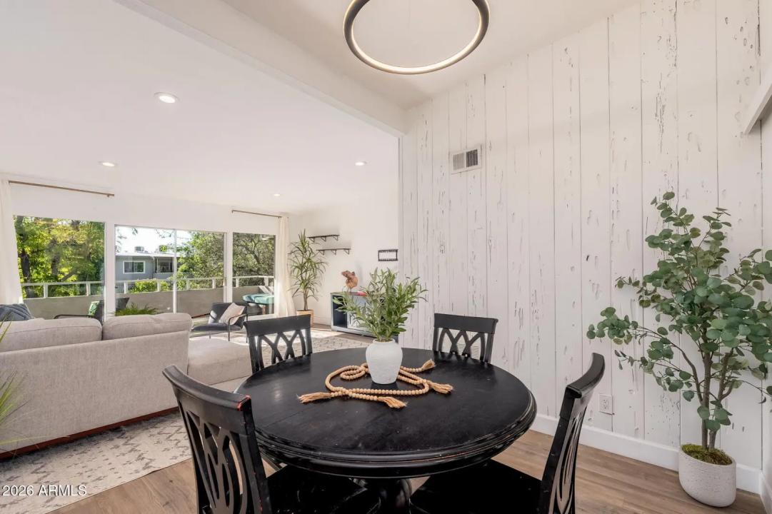 Real Estate Picture 6