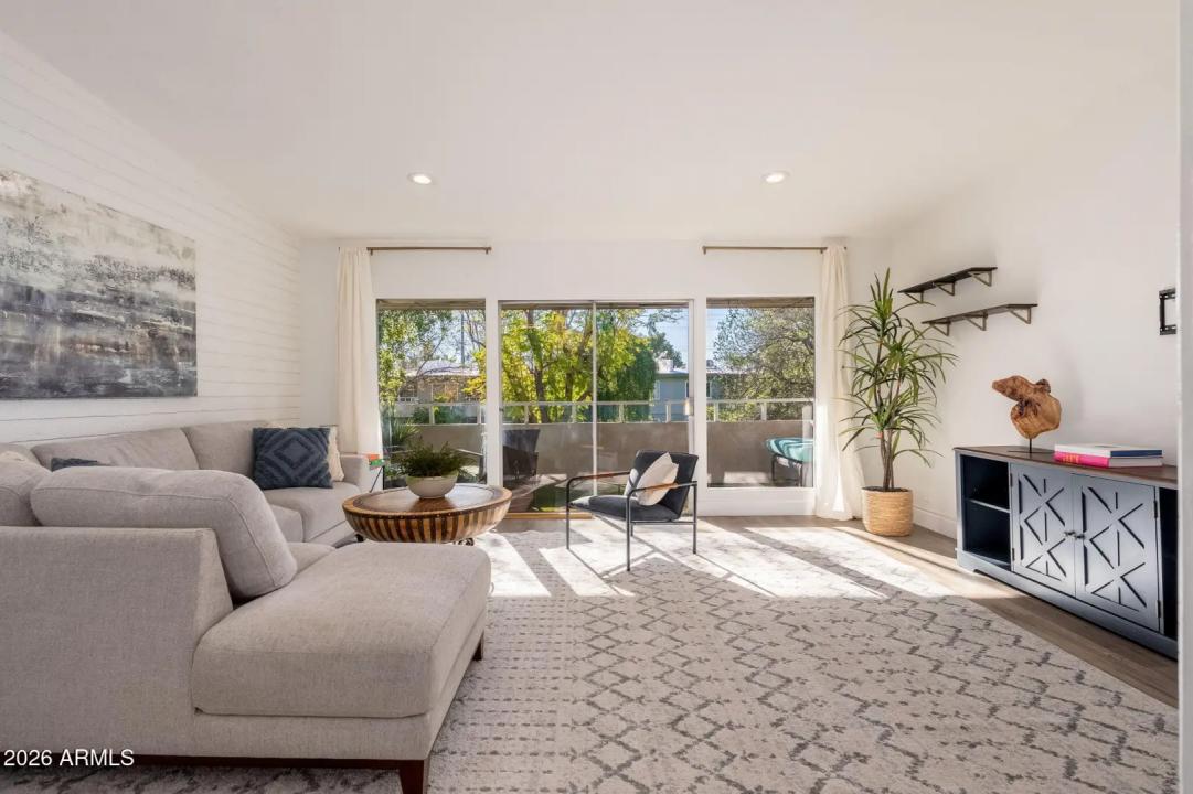 Real Estate Picture 7