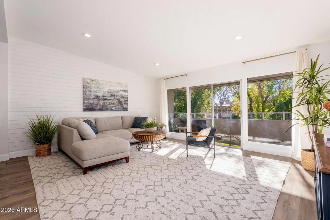 Real Estate Picture 18