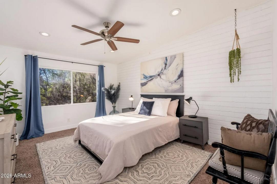 Real Estate Picture 8