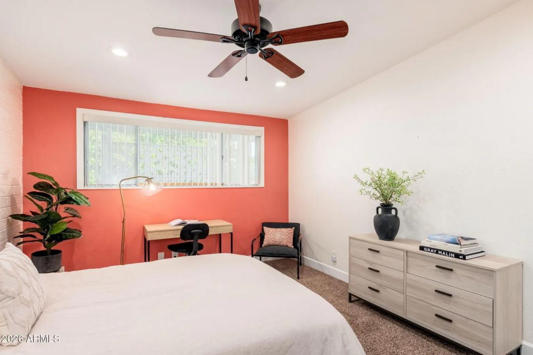 Real Estate Picture 24