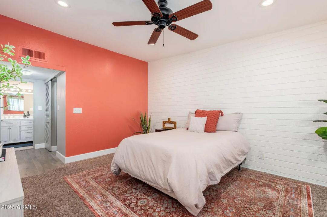 Real Estate Picture 25