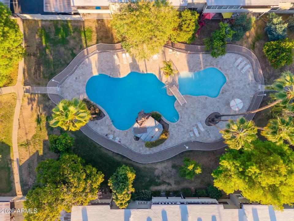 Real Estate Picture 11