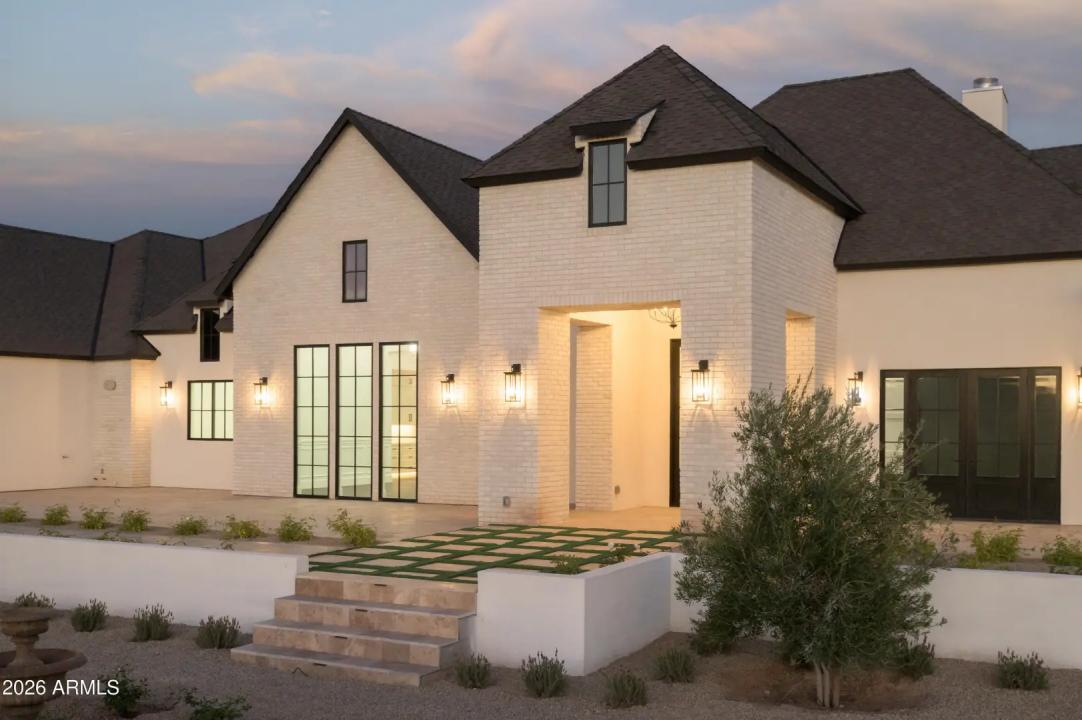 Real Estate Picture 3