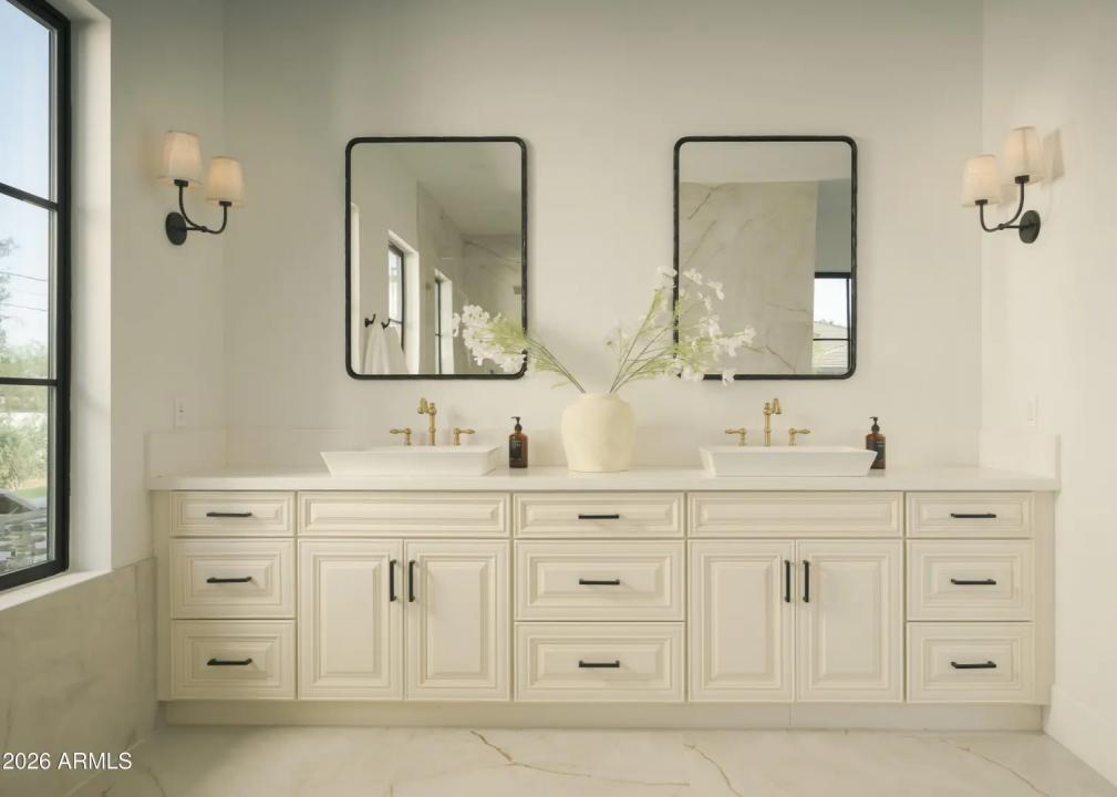 Real Estate Picture 30