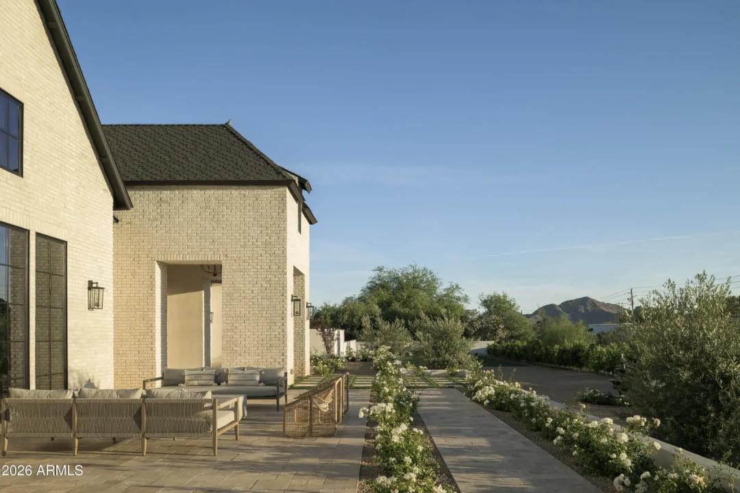 Real Estate Picture 5