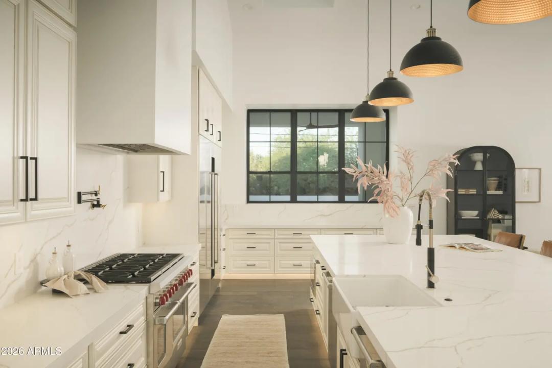 Real Estate Picture 11
