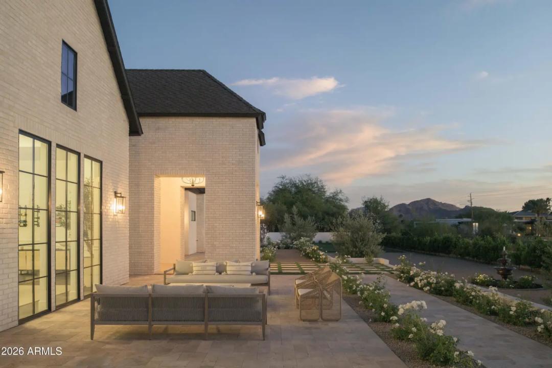 Real Estate Picture 4