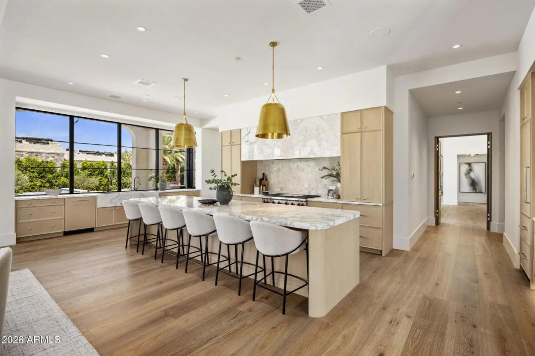 Real Estate Picture 3