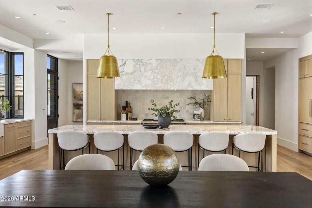 Real Estate Picture 4