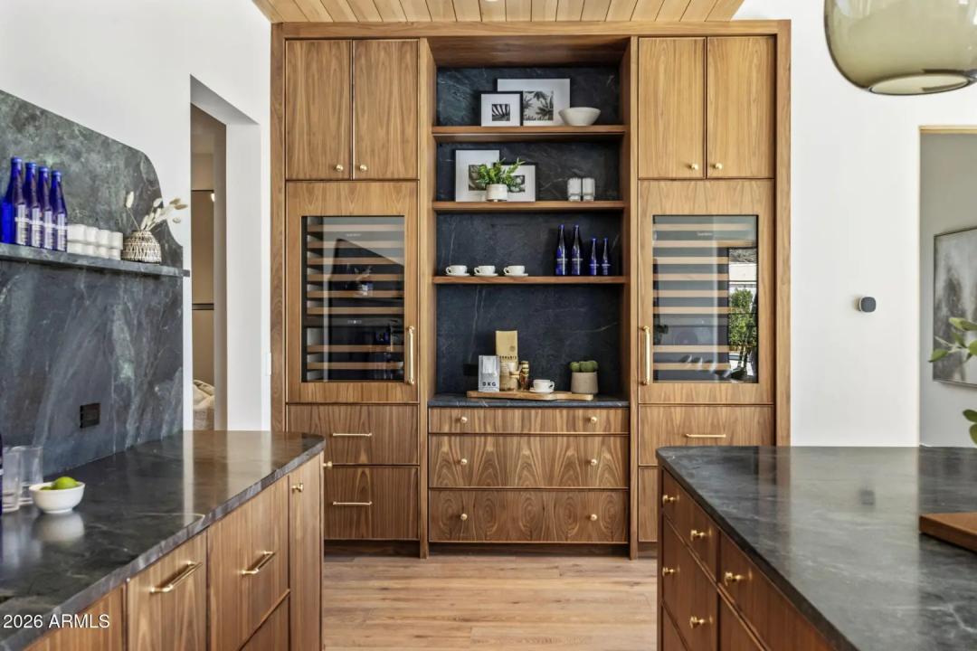 Real Estate Picture 7