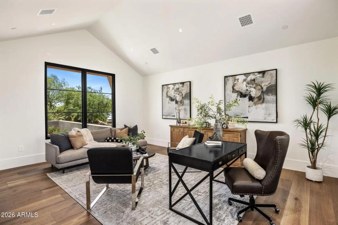 Real Estate Picture 11