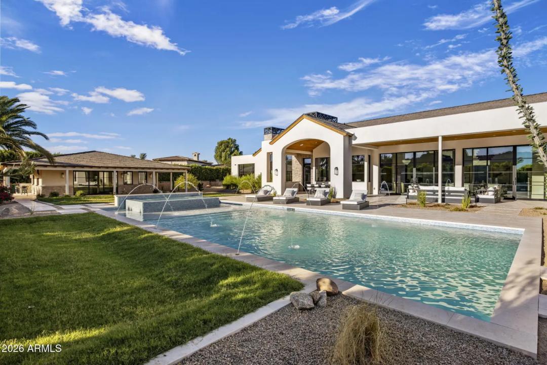 Real Estate Picture 7