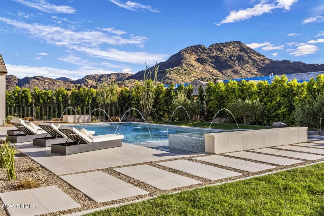 Real Estate Picture 8