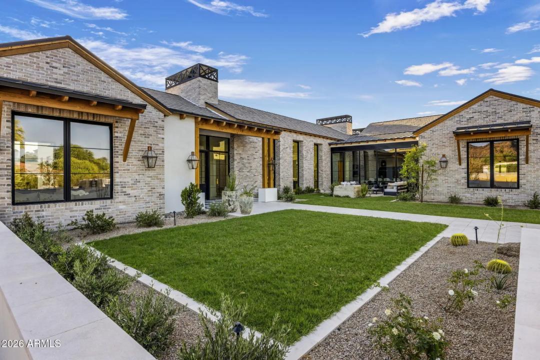Real Estate Picture 10