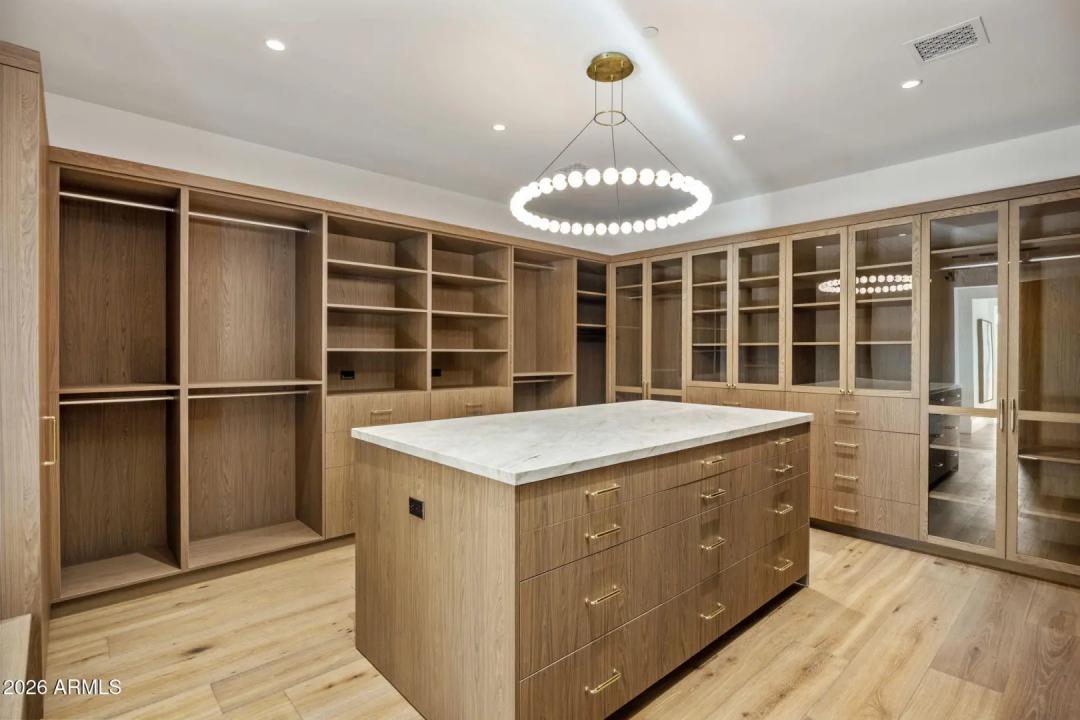 Real Estate Picture 18
