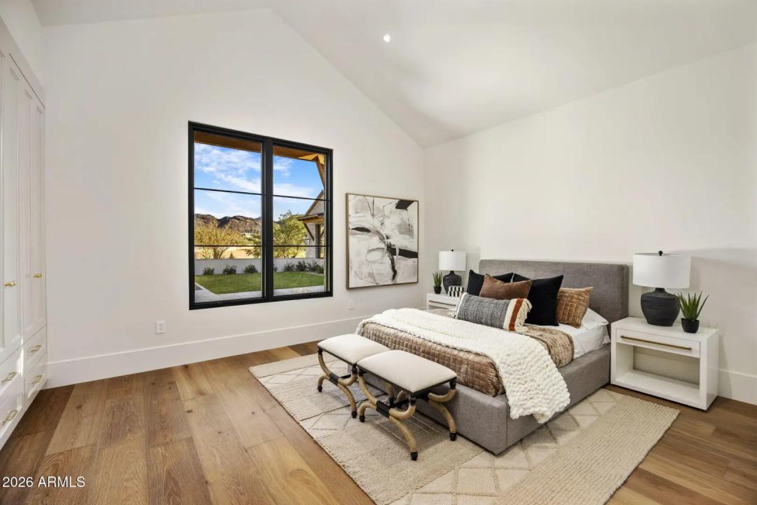 Real Estate Picture 24