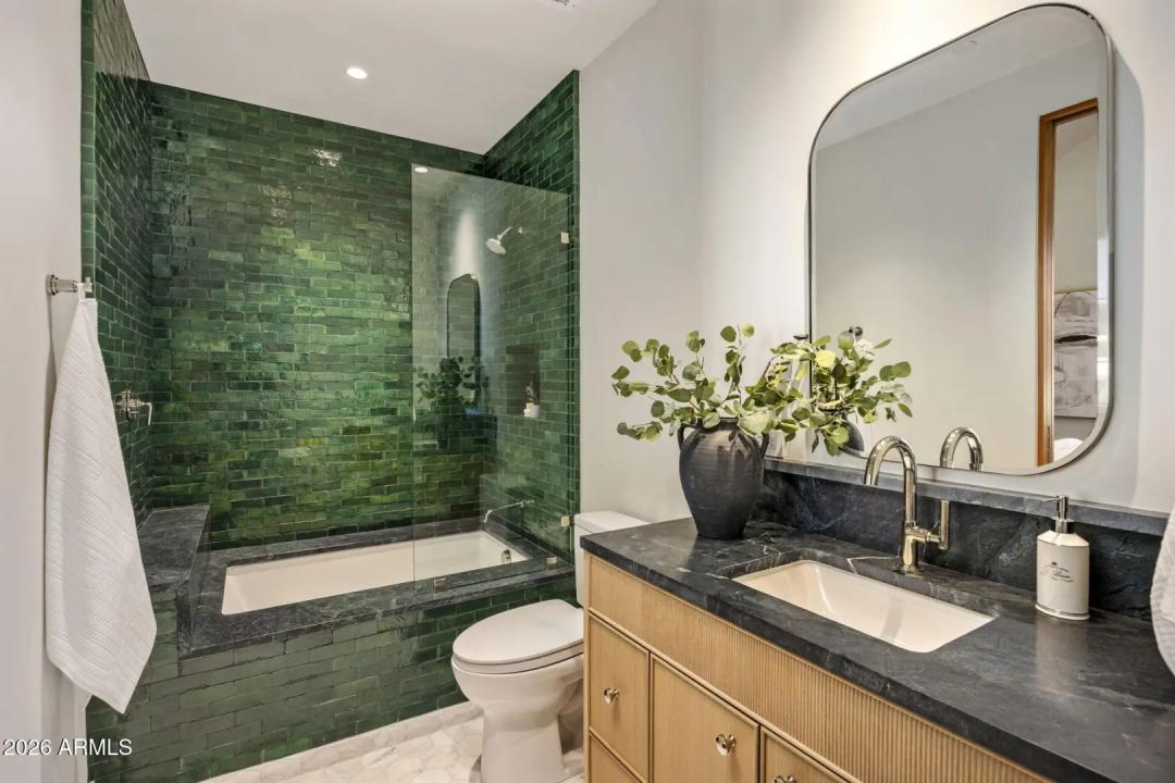 Real Estate Picture 25