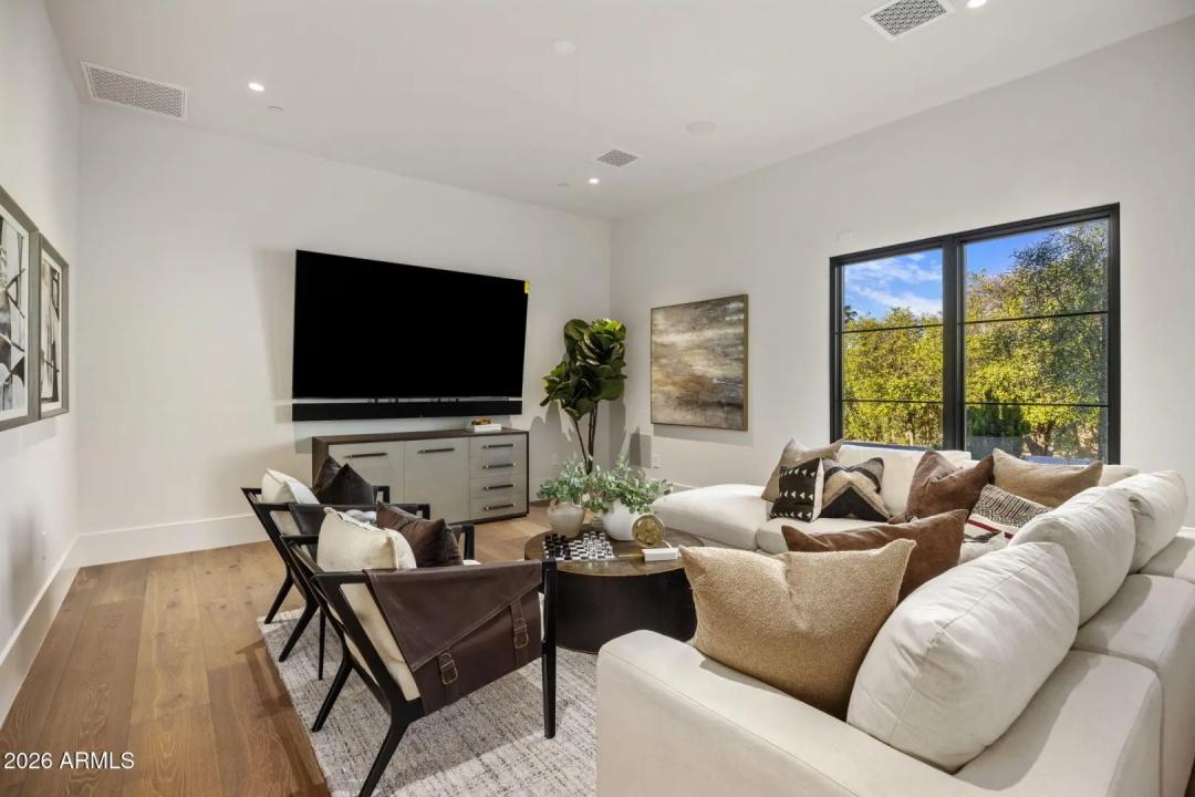 Real Estate Picture 26