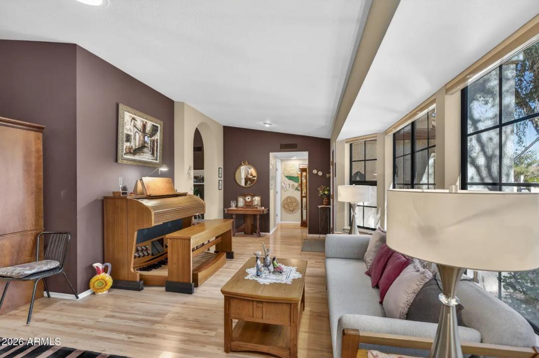 Real Estate Picture 4