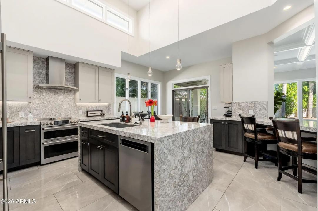 Real Estate Picture 9